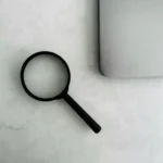 AI चैटबॉट बातें क्यों गढ़ते हैं, और किसी भी AI जवाब की जाँच कैसे करें