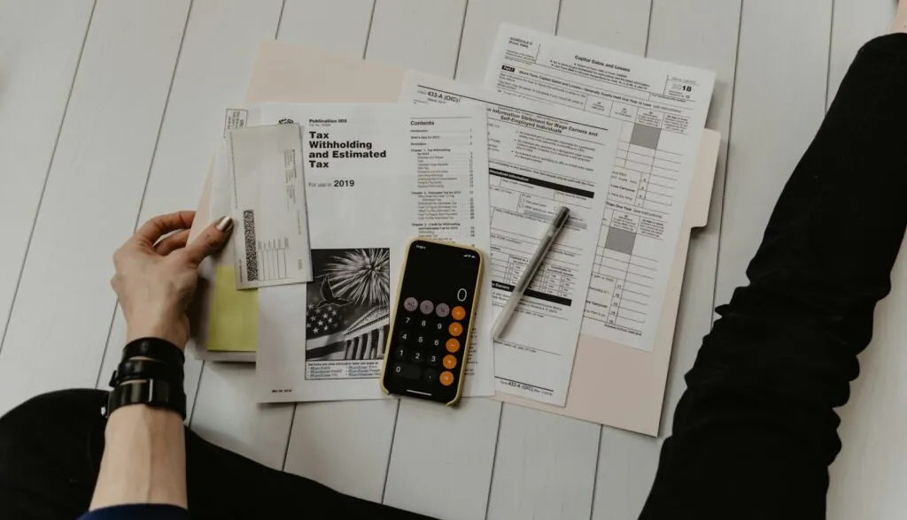 भारत में ऑनलाइन सेलर्स के लिए GST: रजिस्ट्रेशन, TCS, इनवॉइस और रिटर्न की आसान जानकारी