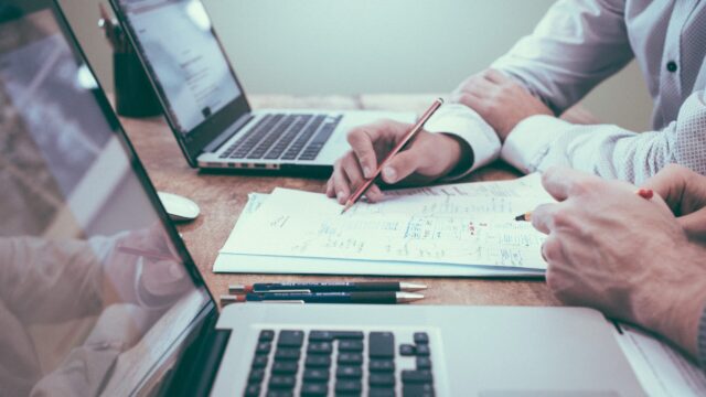 ROI Driven: 10 Essential Steps to Learn Digital Marketing and Apply It to Your Business.