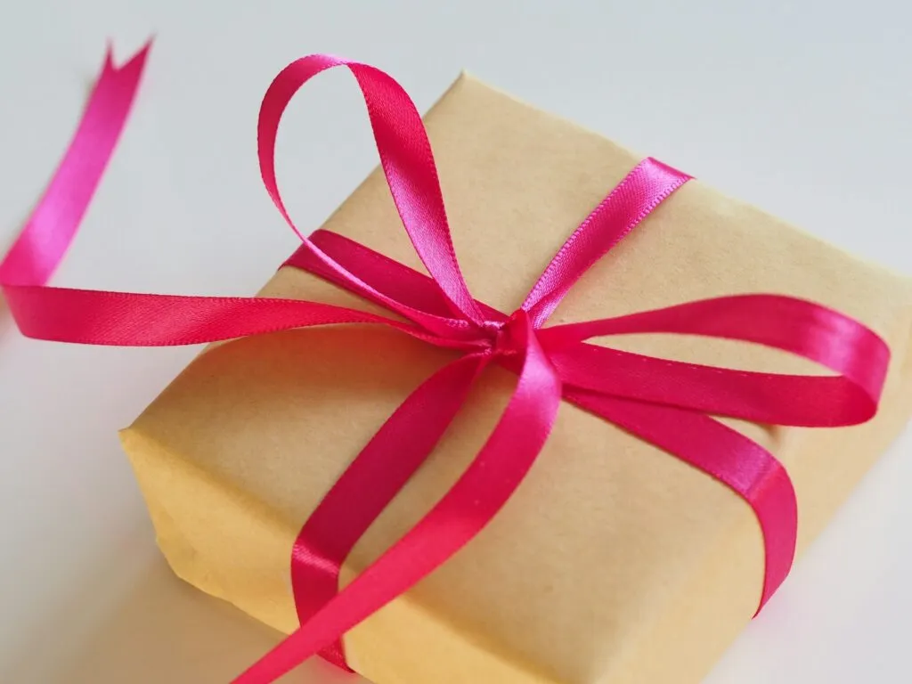 Anniversary Gift Ideas: Thoughtful Presents for Every Year and Budget