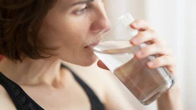How Much Water Should You Drink a Day? What Experts Say (and Signs You’re Hydrated)